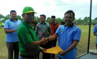CSR PT IKPP Serah Terima Jogging Track dengan Pemcam Tualang
