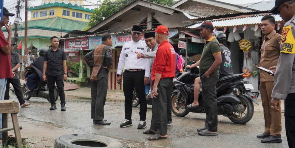 Bupati Pelalawan Tinjau Kondisi Drainase di BTN Lama