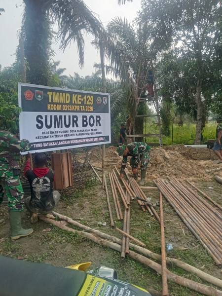 Hari Pertama TMMD Ke 129 Kodim 0313/KPR Pembuatan Sumur Bor DI Pangkalan Terap Tercapai 20 Persen
