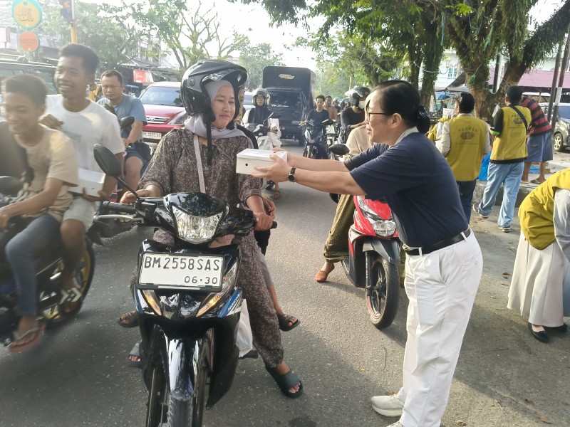 Beri Keberkahan Di Bulan Ramadhan, Yayasan Buddha Tzu Chi Salurkan  Ratusan Paket Makanan Dan Sembako