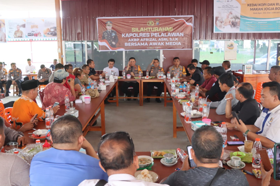 Silaturahmi Dengan Awak Media, AKBP Afrizal Asri : Mari Ciptakan Pilkada Pelalawan 2024 Yang Aman dan Damai