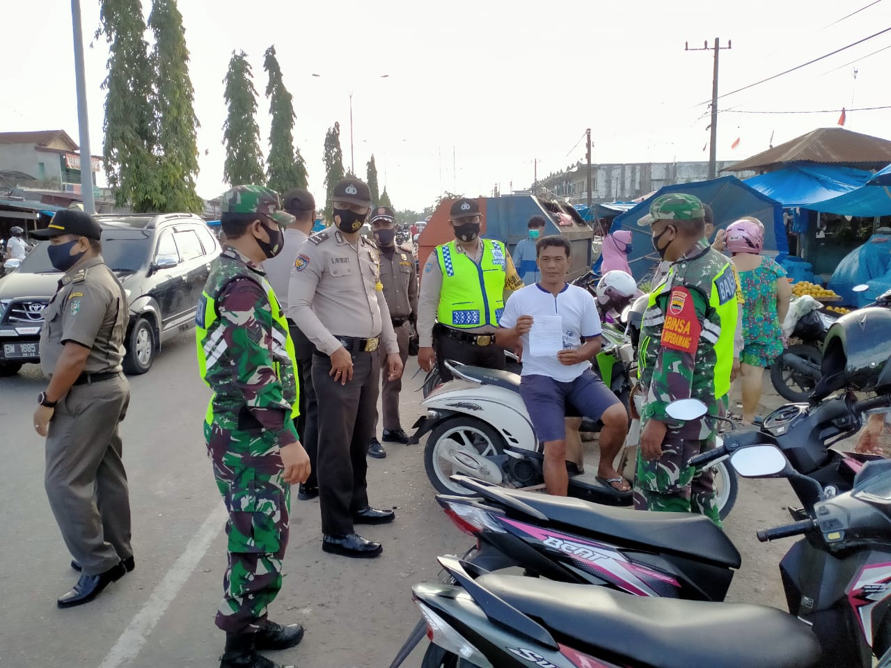 Sedang Diatas Motor, 2 Warga Tualang Ini Buat Pernyataan