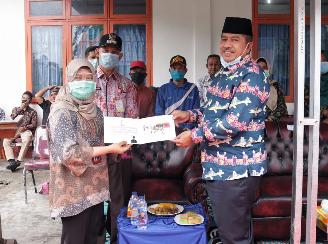 Bupati Alfedri Terima Uang Pecahan Kemerdekaan Dari Bank Indonesia