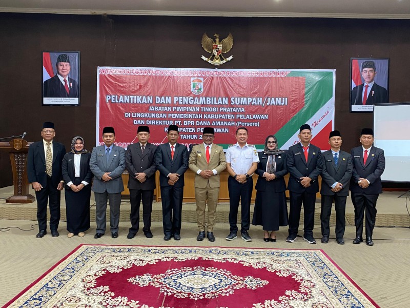 Lantik 7 Pejabat Eselon II dan Direktur Bank BPR Dana Amanah, Bupati Zukri Tegaskan Untuk Kerja Keras, Cerdas dan Ikhlas