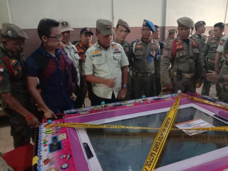 Disinyalir Jadi Praktek Perjudian, Gelper Oke Zone dan EZone Disegel Satpol PP