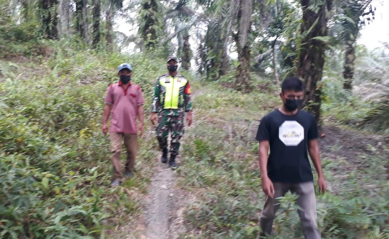 Cegah Karhutla, Serda Aris S Minta Masyarakat Kuala Gasib Tidak Membakar Lahan