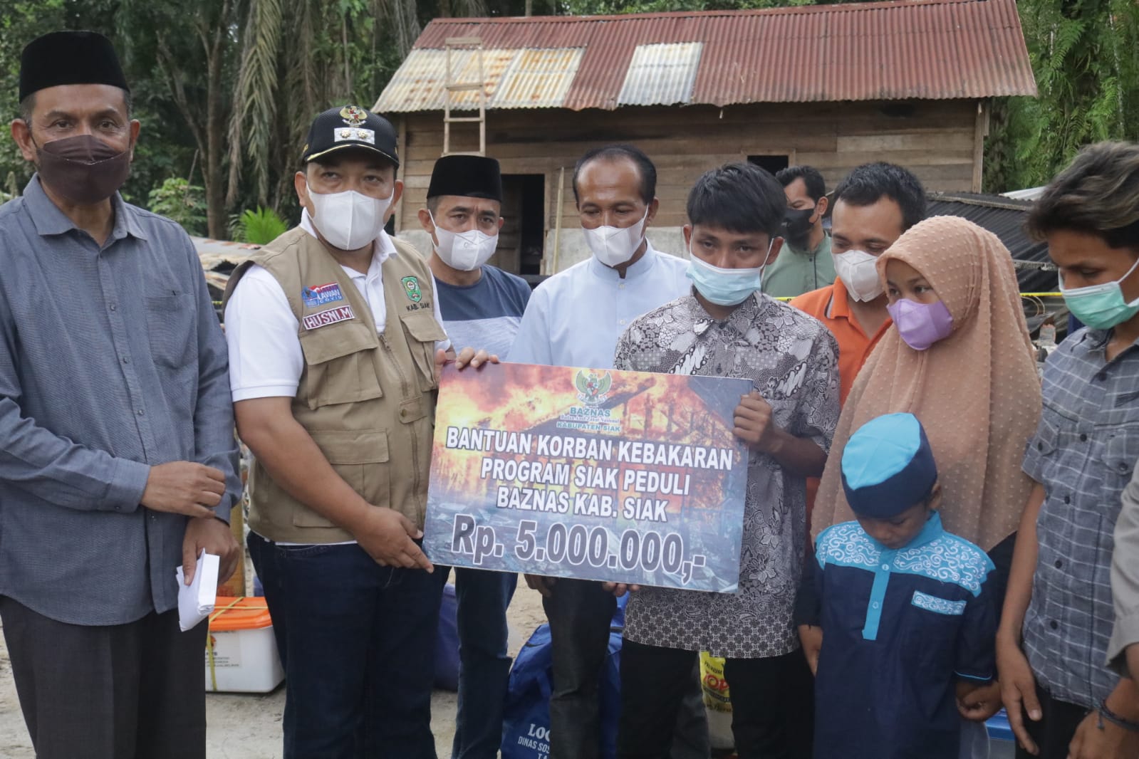 Husni Merza Salurkan Bantuan Kebakaran Yang Tewaskan Ibu dan Anak, BAZNAS Bantu Bangun Rumah