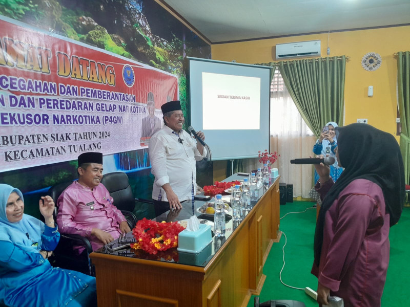 Senyum Bahagia Saat Sosialisasi P4GN Di SMA 3 Tualang, Bupati Alfedri Minta Jauhi Narkoba