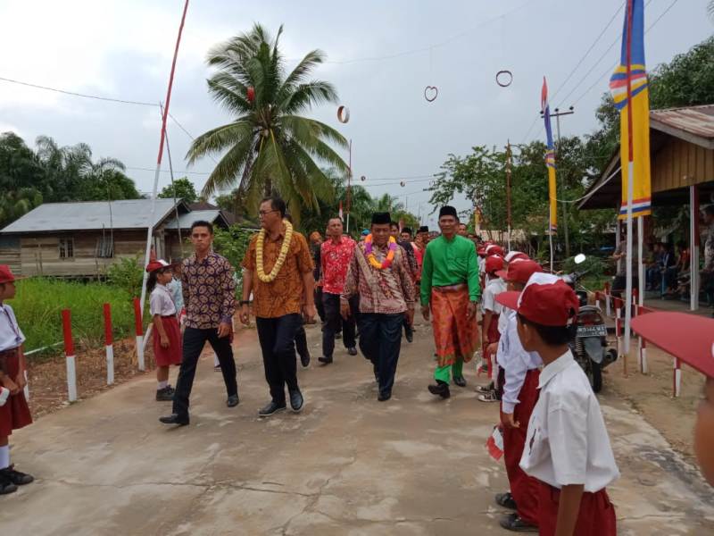Jelang Dirgahayu RI ke 74, Suyatno Kunjungi Kampung Merah Putih