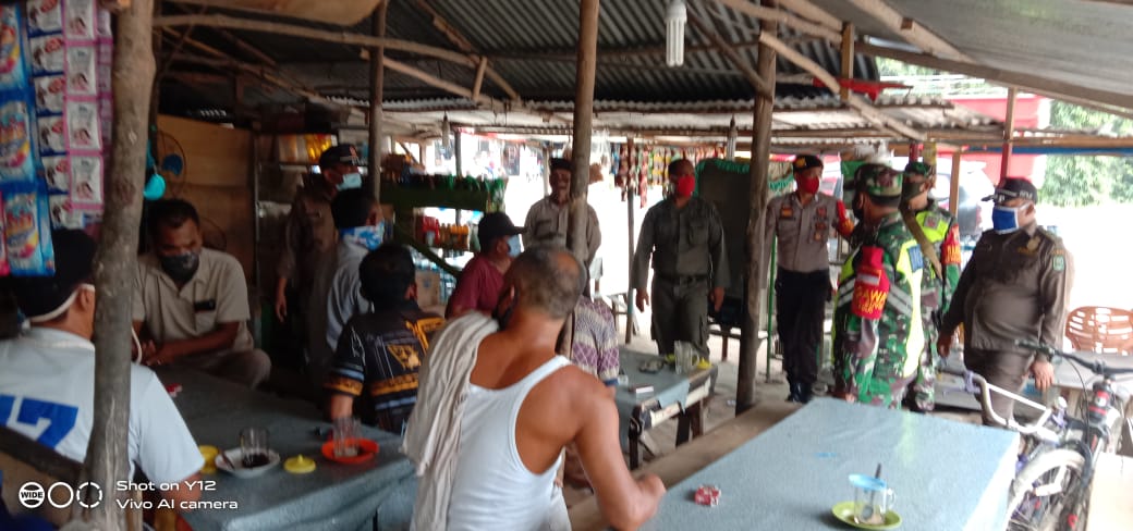 Pengunjung Rumah Makan di KM 11 Koto Gasib Wajib Pakai Masker