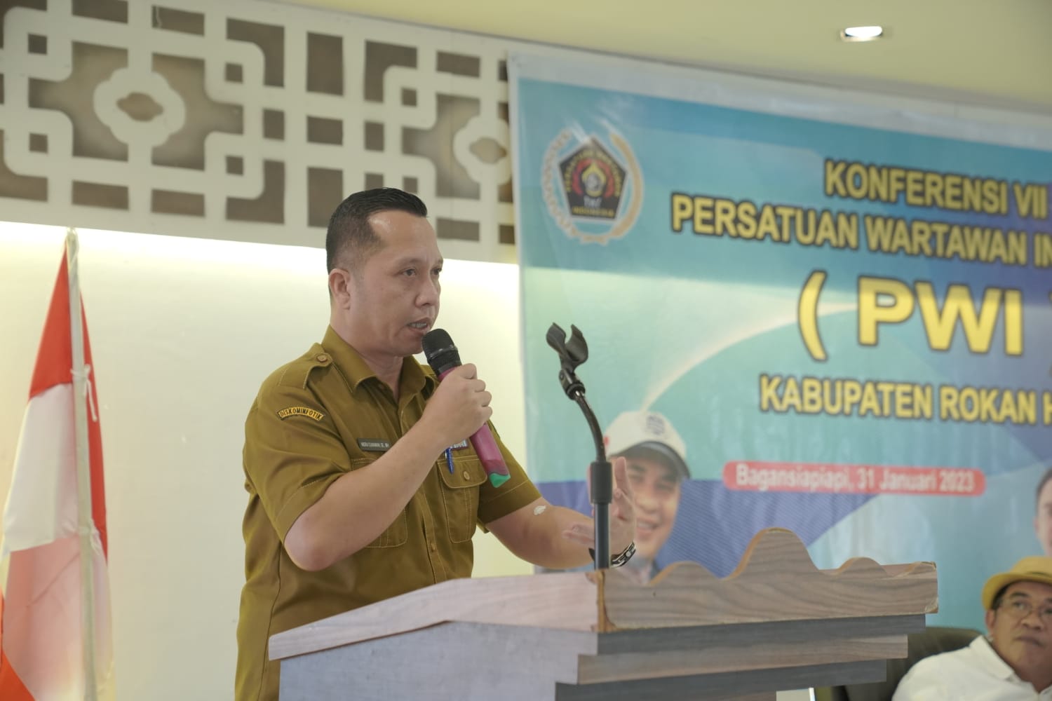 Buka Konferensi VII PWI Rohil, Bupati: Cegah Hoaks dengan Karya Jurnalisitik Berkualitas