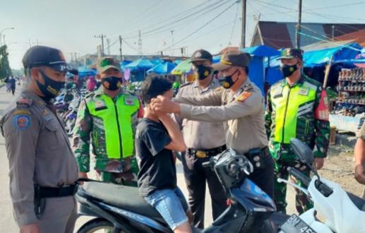 Saat PPKM Level 4, Serda Sarju Jaring 2 Warga Tidak Gunakan Masker