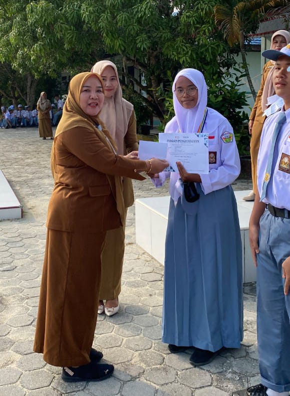 Raih Emas Bidang Kedokteran Dasar, Siswi SMAN 2 Dayun Harumkan Nama Siak