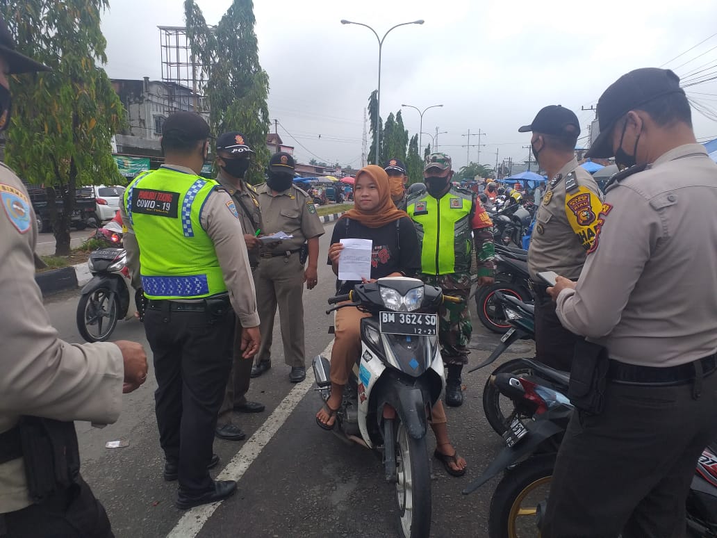 Koptu K Manullang Tegur Dan Buat Surat Pernyataan Bagi Pelanggar Prokes