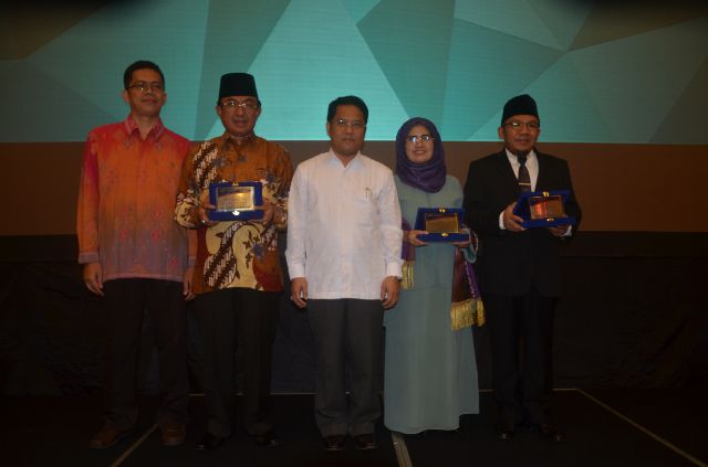 Bupati Inhil Terima Penghargaan Peningkatan Mutu Pendidikan Madrasah, Indonesia Dan Australia