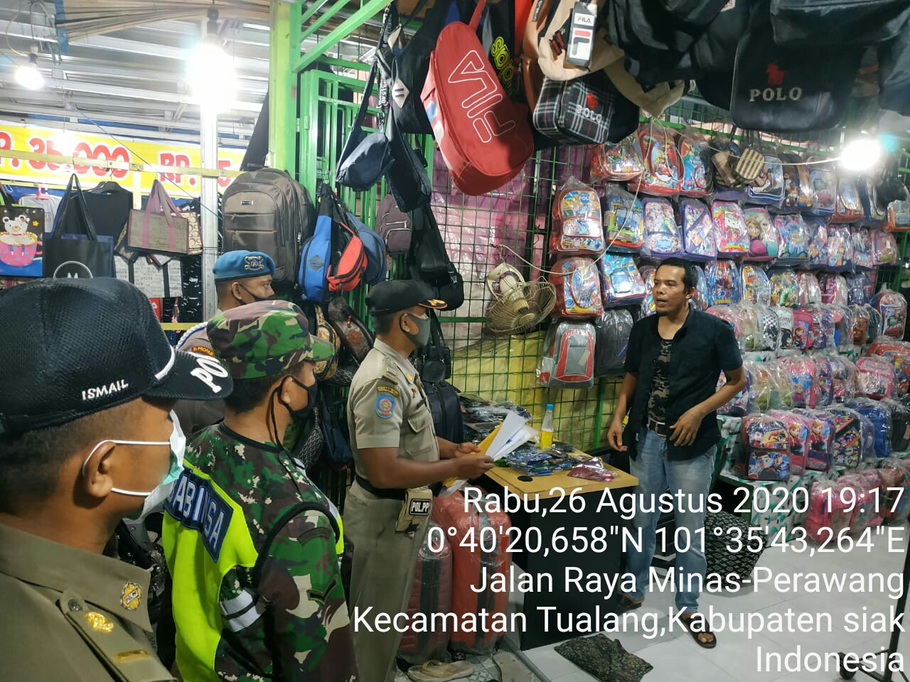 Sertu Afrisal Ingatkan Pemilik Usaha Dan Pembeli Untuk Patuhi Prokes