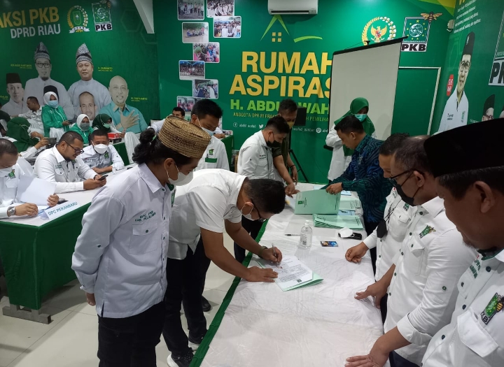 Terima SK Pengurus, Tengku Jerri Siap Besarkan PKB di Pelalawan