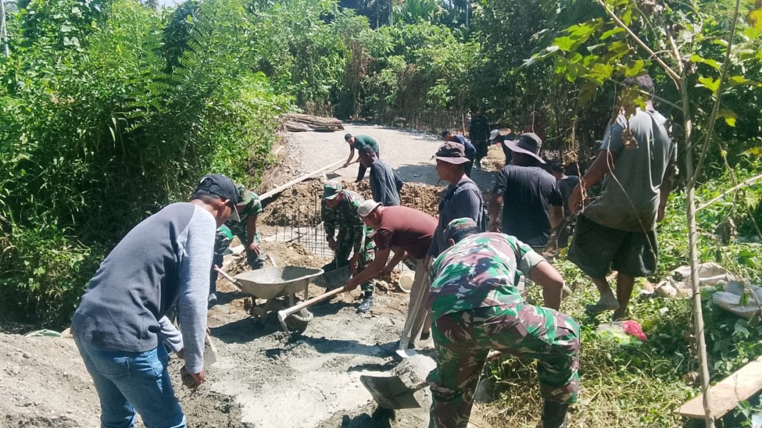 Gotong Royong Tak Kenal Terik, Satgas TMMD Kodim 0102/Pidie Kebut Pembangunan Box Culvert Jalan Pertanian