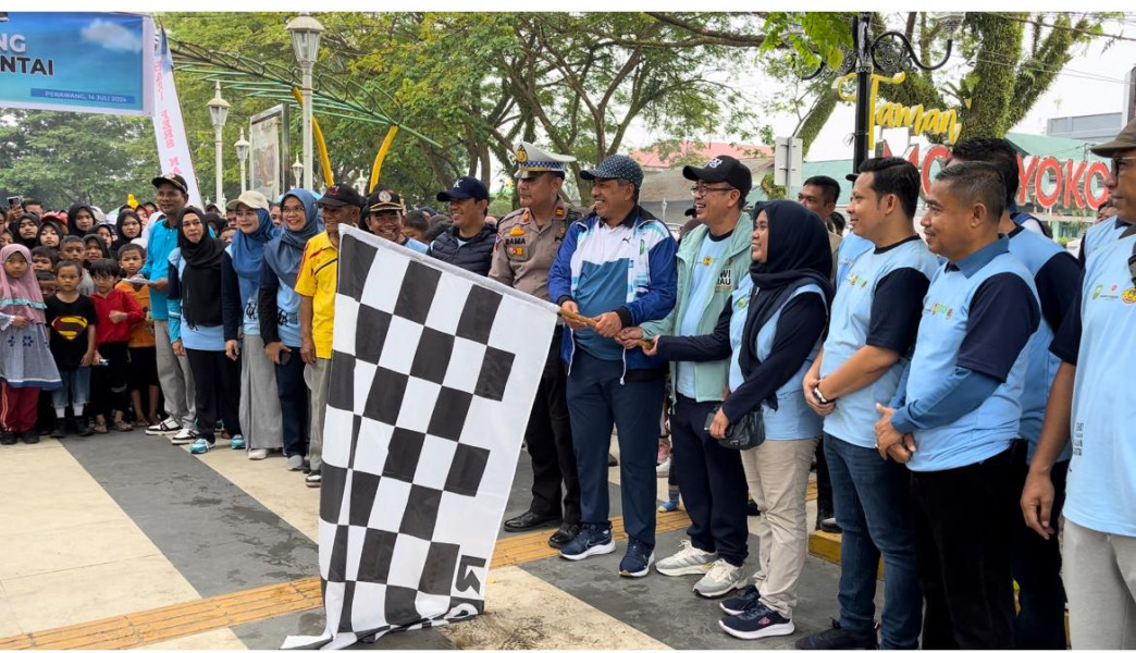 Bertabur Hadiah, Jalan Santai PWI Siak Diramaikan Ribuan Masyarakat