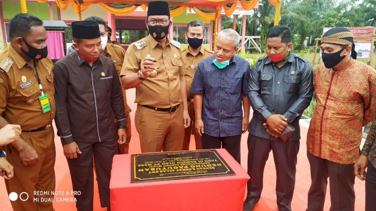 H.Suyatno Tandatangani Prasasti Gedung Paguyuban