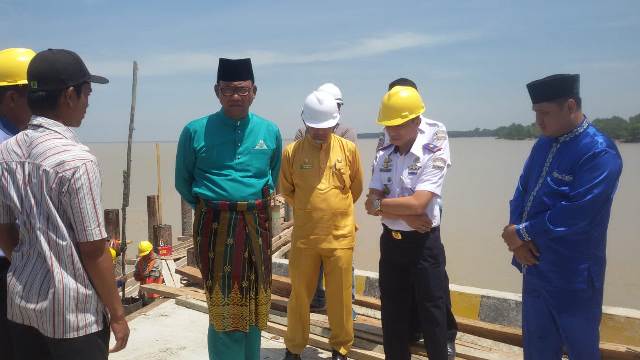 Bupati Suyatno Tinjau Progrees Pelabuhan International di Bagansiapiapi
