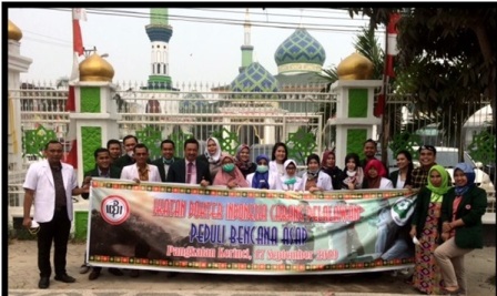 Peduli Kabut Asap, IDI Pelalawan Bagikan Masker N95