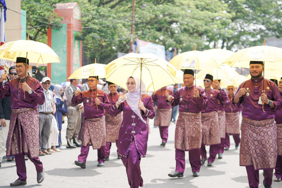 Peserta Pawai Ta'aruf Rohil Tampil Beda Di MTQ  Riau ke-XLI Inhu