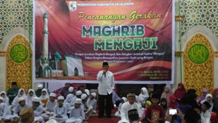 Wujudkan Generasi Muda Berakhlak, Bupati Pelalawan Canangkan Maghrib Mengaji