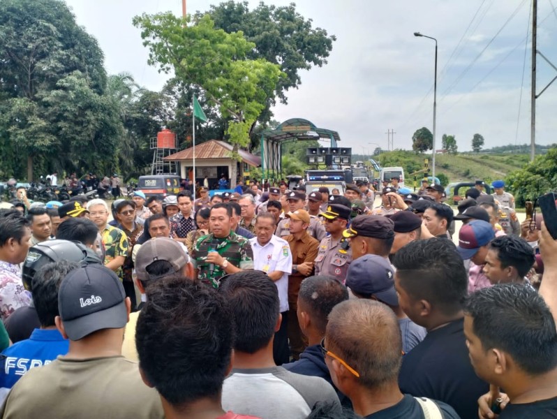 Masa Mengancam Akan Bawa Masa Lebih Besar Jika PHR Tidak  Penuhi Tuntutan