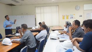 Tingkatkan Pengetahuan, Guru SMK Pangkalan Kerinci dan Pekanbaru Magang di RAPP