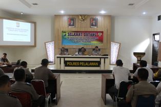 Tim Ro Rena Polda Riau Memberikan Tips Meningkatan Kualitas Pelayanan Publik di Polres Pelalawan