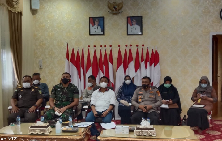 Rakor Perkembangan Covid-19, Gubri Sebut Kasus  Aktif 992