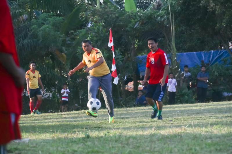 Kendati Padat Jadwal, Alfedri Masih Sempatkan Silahturahmi Dengan Masyarakat Melalui Sepakbola