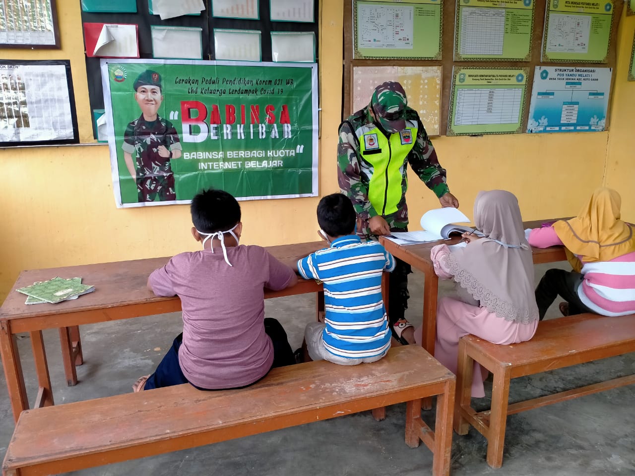 Gerakan Peduli Pendidikan, Serka Edy Suprianto Berharap Siswa Bisa Berprestasi