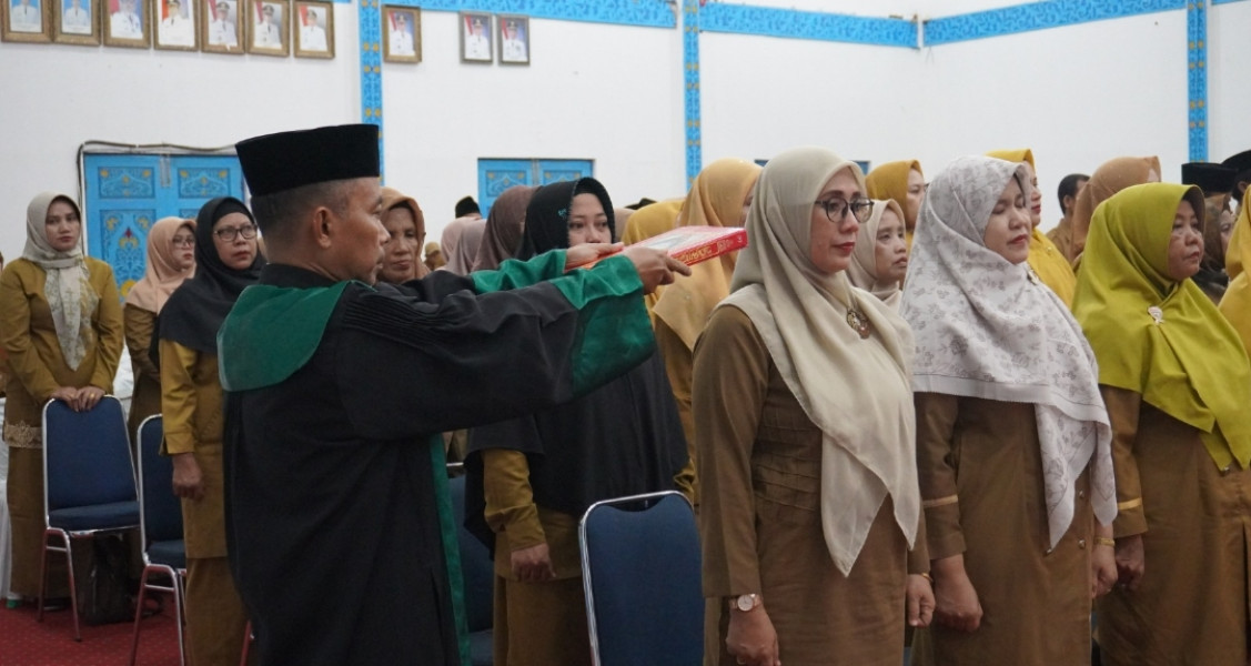 Pj. Sekda Pelalawan Lantik Pejabat Fungsional dan Pegawai PPPK Pada Penghujung Tahun 2024