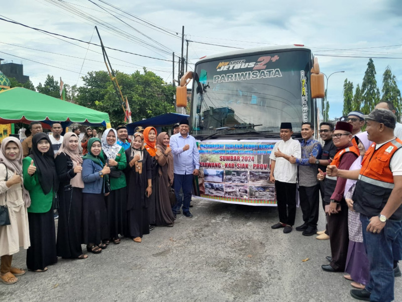 Alfedri Lepas Keberangkatan Bantuan Sosial Banjir dan Tanah Longsor ke Pessel Serta Padang