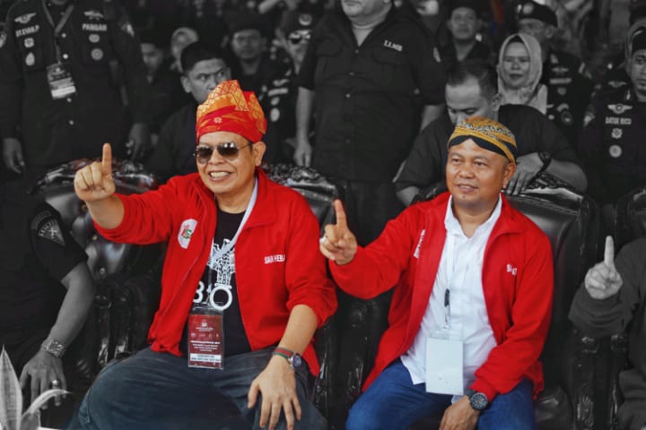 Hari Pertama Kampanye, Cabup Irving Kahar Berkumpul Bareng Keluarga dan Terima Tamu di Rumah