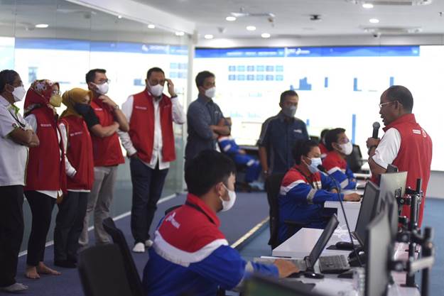 Malam Tahun Baru, Dirut Pertamina Pantau Ketersediaan BBM dan LPG di Seluruh Indonesia  