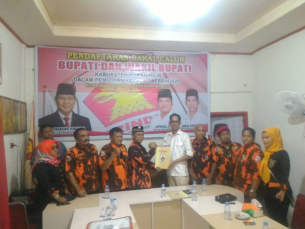 Bacabup Rohil Taem Pratama Antar Berkas Pencalonan ke Gerindra