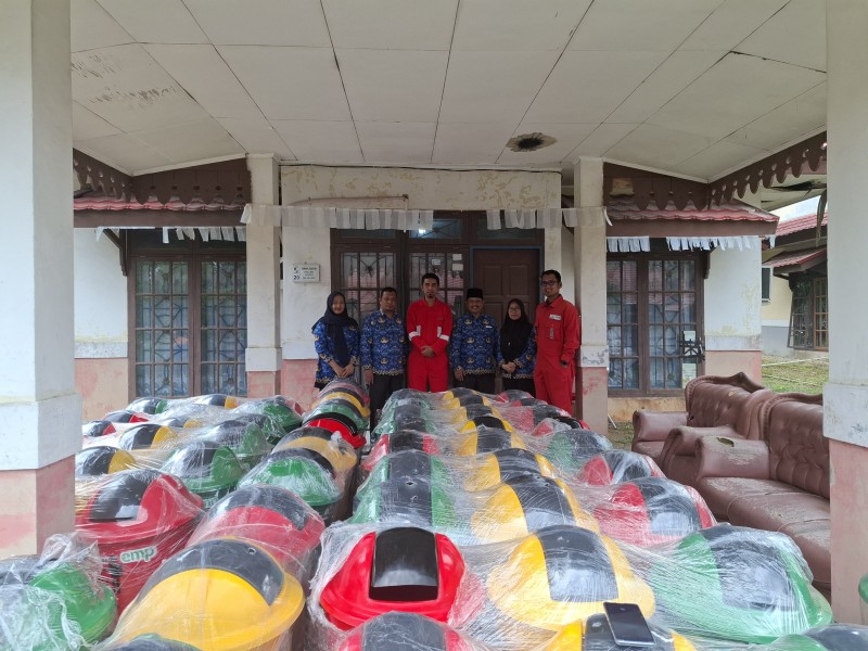 EMP Bentu Limited Serahkan 20 Unit Tong Sampah Terpilah ke Pemkab Pelalawan