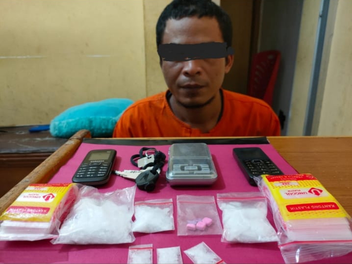 Berperan Sebagai Kurir, Warga Pekanbaru di Amankan Satres Narkoba Polres Pelalawan