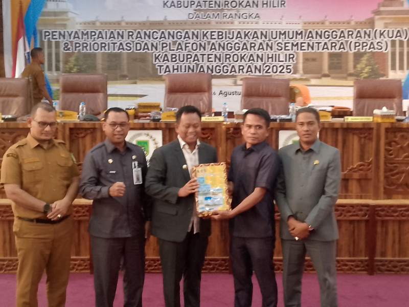 Rapat Paripurna DPRD Rohil  Penyampaian Ranperda KUA- PPAS Tahun 2025