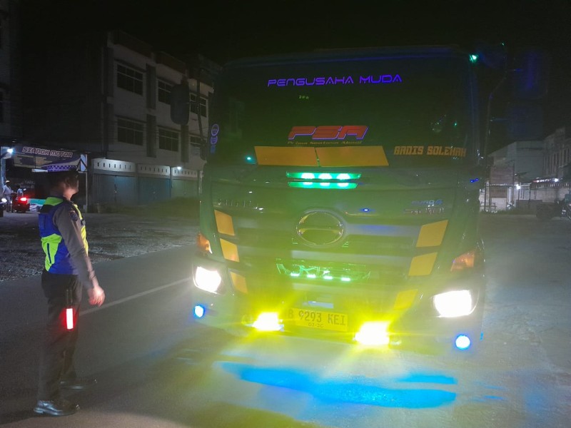 Masuk Kota Perawang, Truck Kontainer PT PSA Ditilang