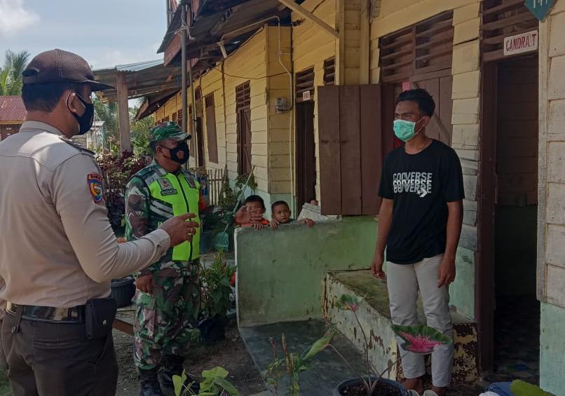 Cegah Penularan Covid-19, Sertu Uuk Sudarijanto Lakukan Komsos