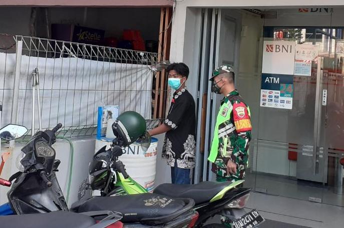 Sisir Tiga Lokasi, Sertu Sahabat Mendrofa Jaring 2 Warga Tidak Gunakan Masker