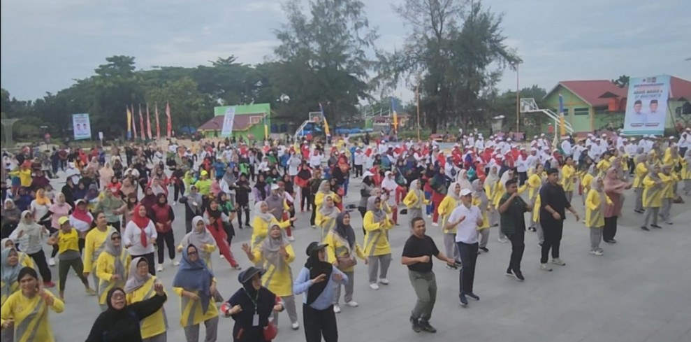 Abdul Wahid Gelar Senam Sehat Bermasa Ribuan Warga Kota Dumai