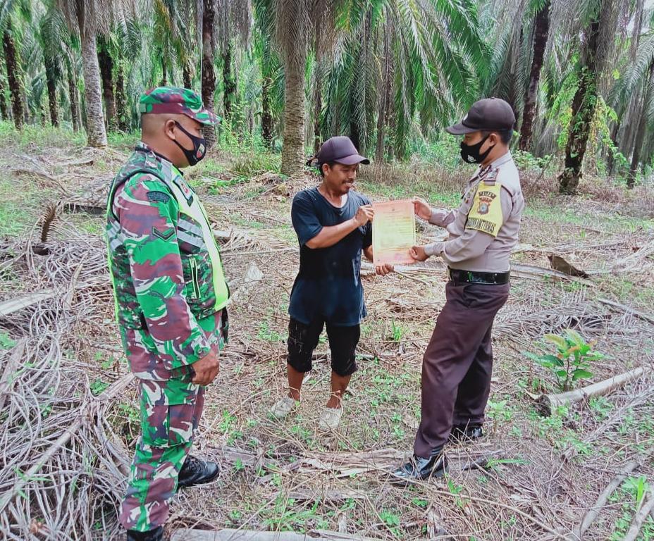 Usai Patroli, Serda Sahidin Sampaikan Imbauan Karhutla ke Masyarakat