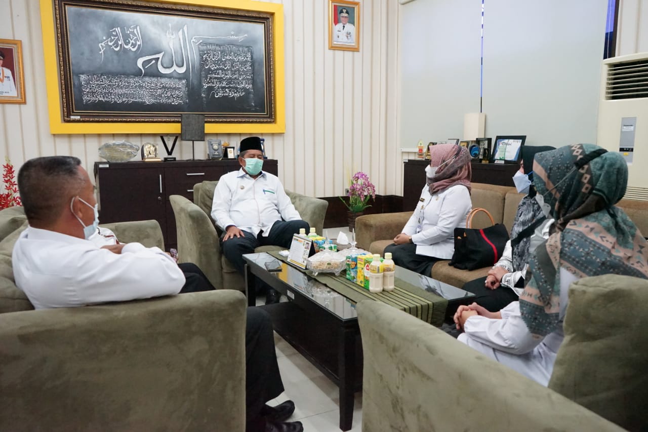 Terima Audiensi Kepala BKKBN Provinsi Riau, Bupati Alfedri Dukung Program Pendataan Keluarga 202I
