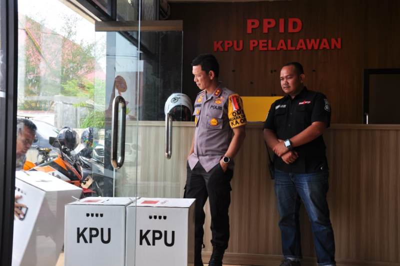 Kapolres Pelalawan Sambangi Kantor dan Gudang Logistik KPU Kabupaten Pelalawan