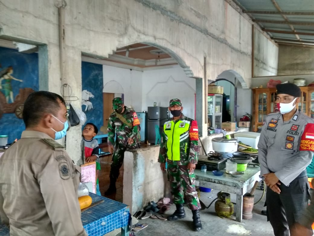 Belanja di Rumah Makan di KM 11 Koto Gasib, Wajib Pakai Masker